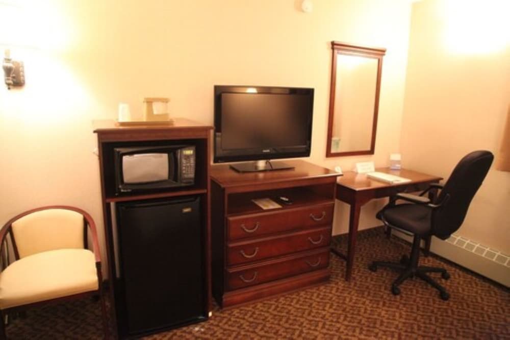 The Holland Hotel 36/49