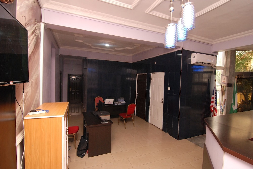 Silverland Hotel And Suites 25/36