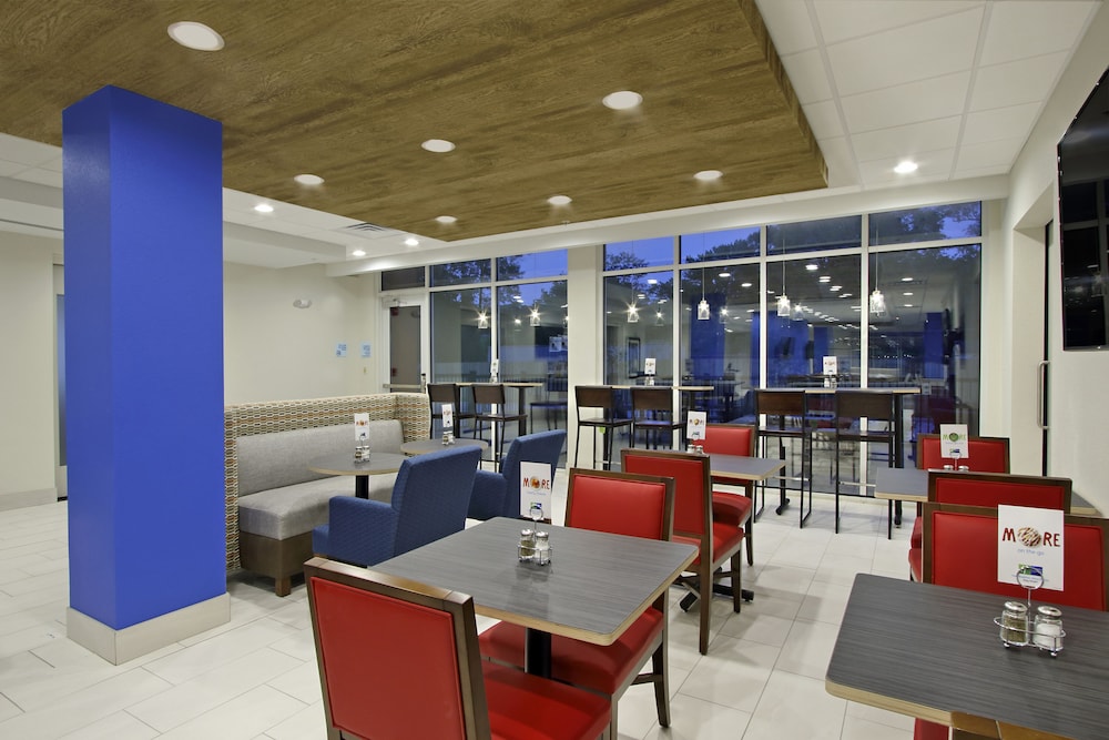 Holiday Inn Express Suites Columbus North 44/54