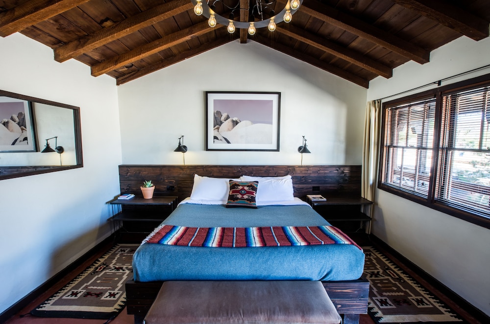Pioneertown Motel 26/53