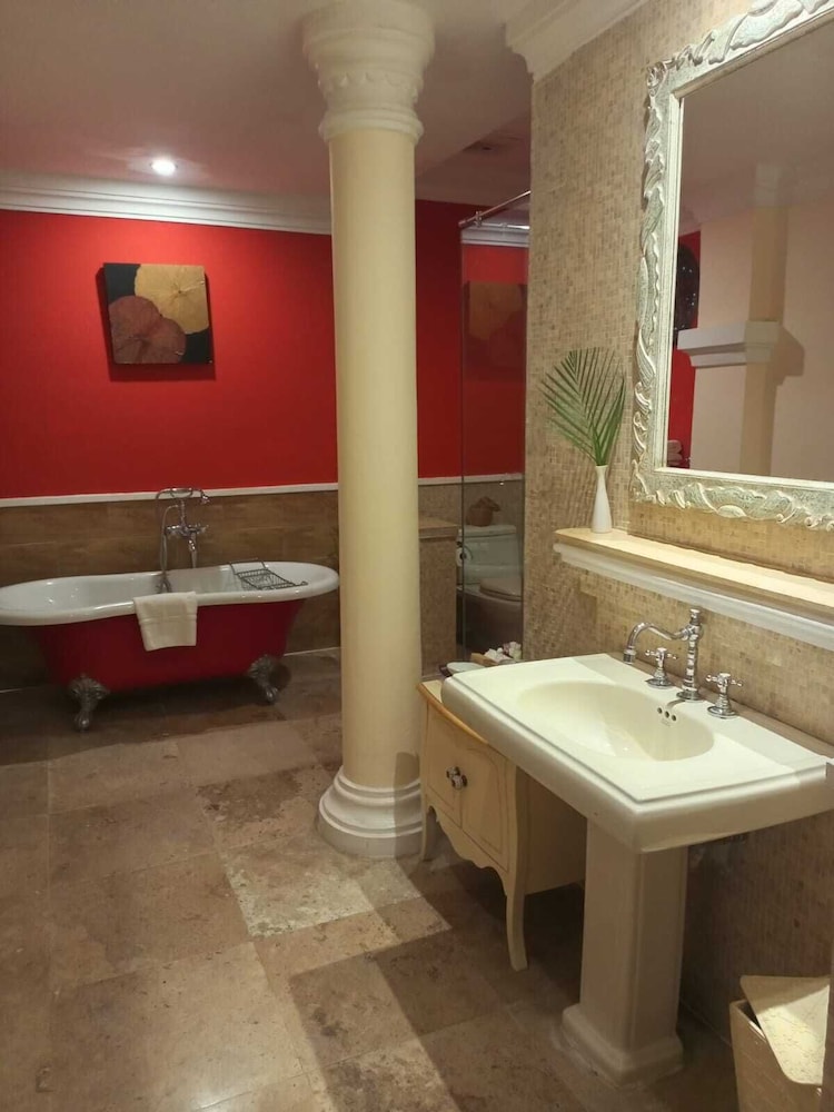 VILLA SANTI HOTEL 29/32