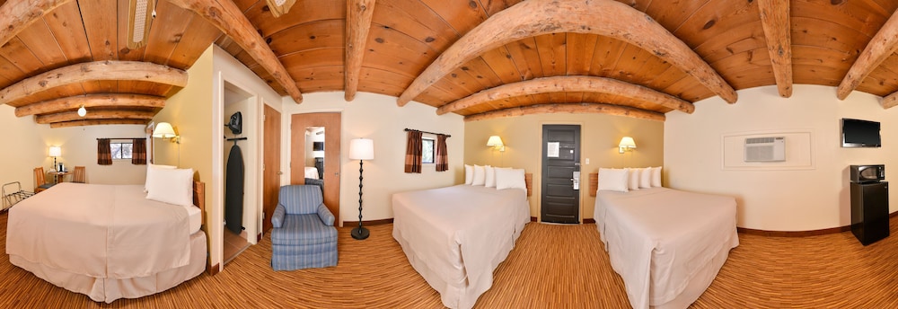 Thunderbird Lodge 24/48