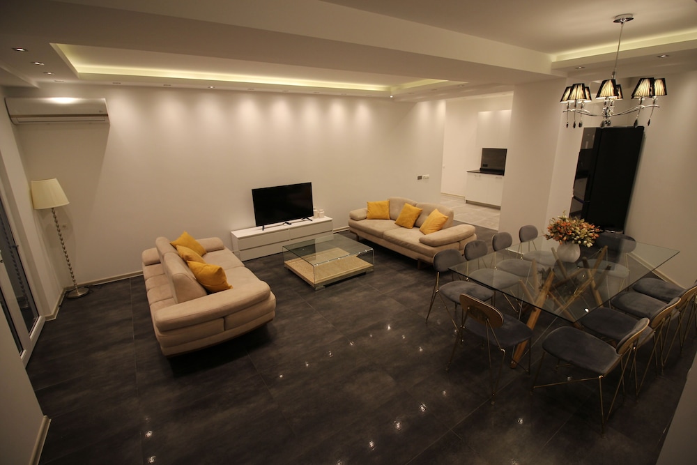 Maxela Apartments 44/50