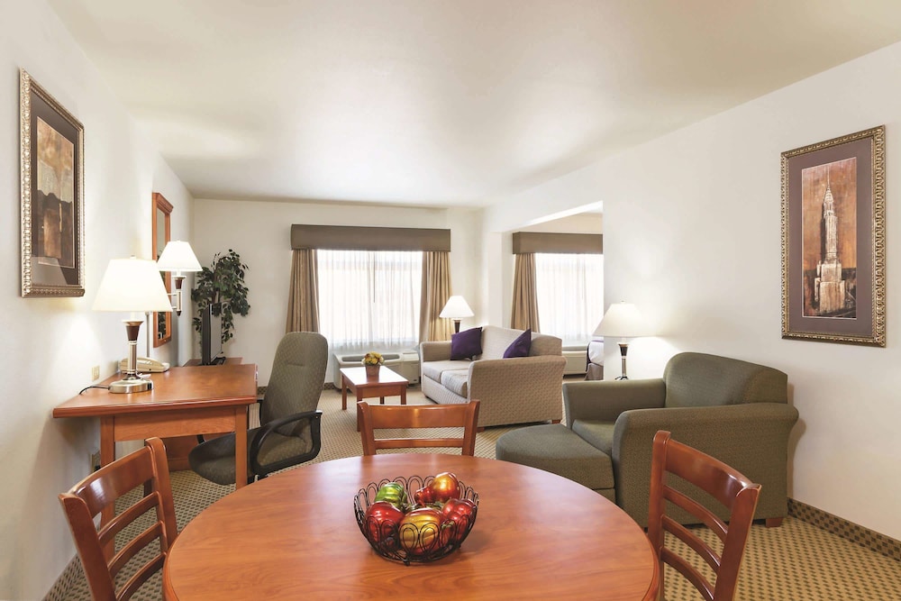 La Quinta Inn & Suites by Wyndham Kennewick 46/63