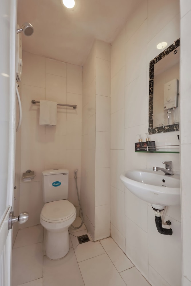Quy Hung Hotel 73/75