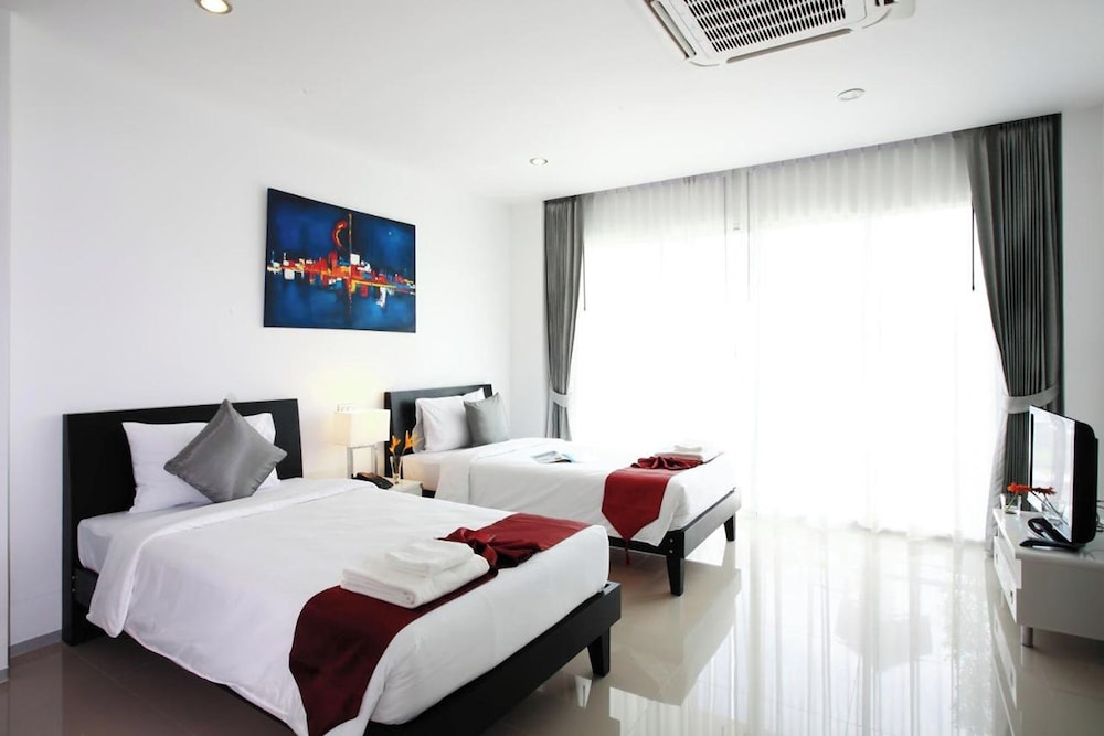 One World One Home Naiharn Hotel by ZUZU 20/50