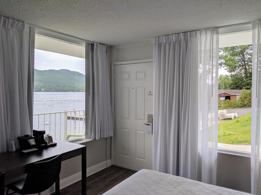 Lakefront Terrace Resort 16/42