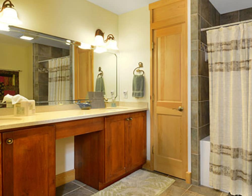 Bent Creek Lodge Bed &amp; Breakfast 10/50