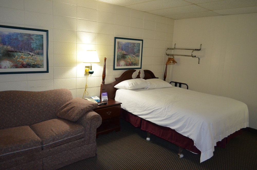 Grand Inn Fargo 13/32