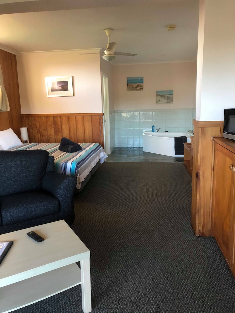 Seaview Norfolk Island 28/50