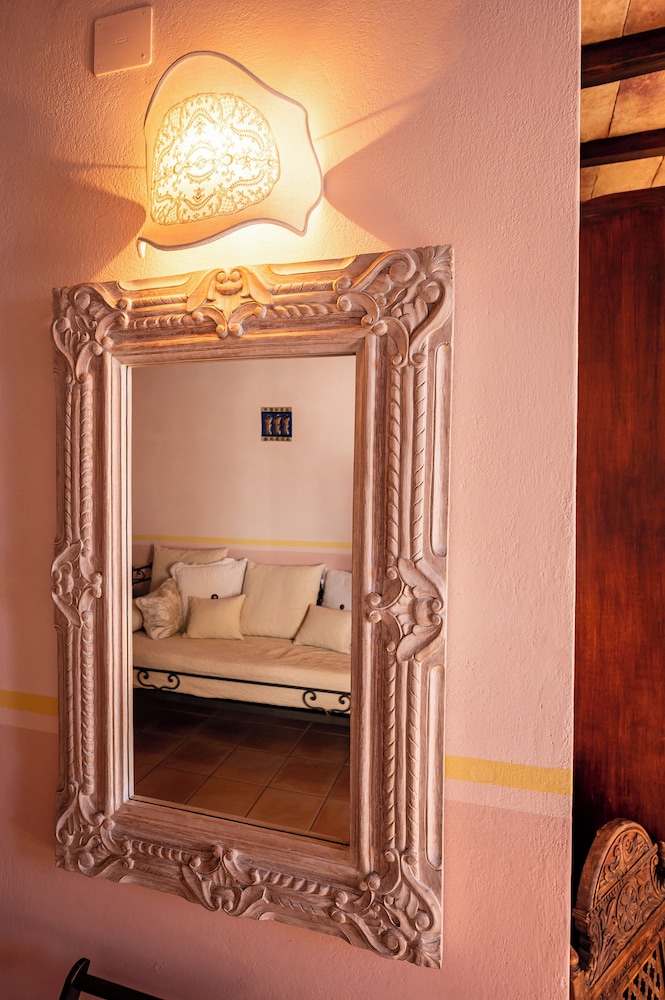 MARULIVO HOTEL 4/50