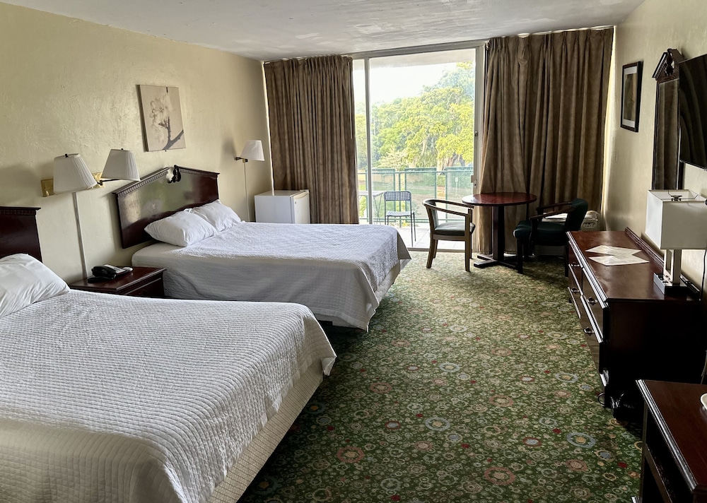 Chateaubleau Hotel 26/61