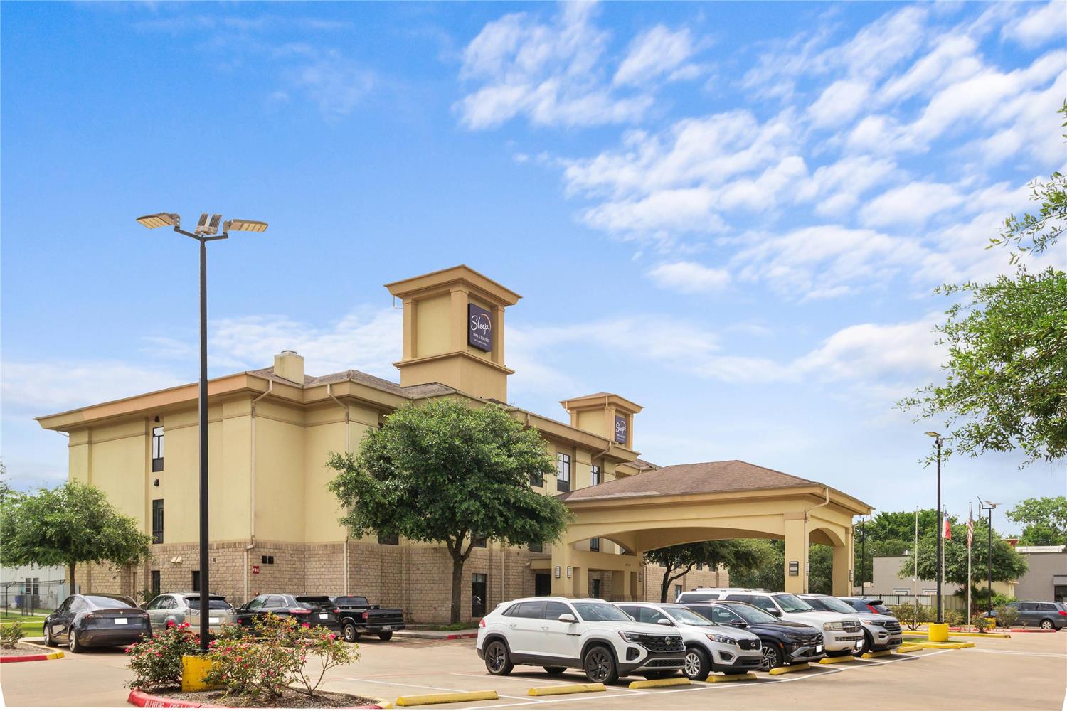 Sleep Inn & Suites Bush Intercontinental - IAH East 11/14