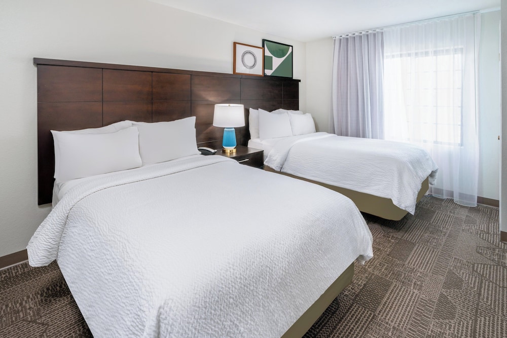 2 BEDROOMS, SUITE, KITCHEN