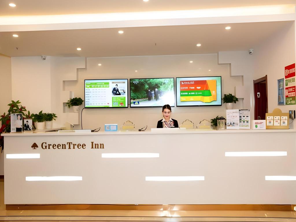 GreenTree Inn Pingliang Jinding Times Square 4/23