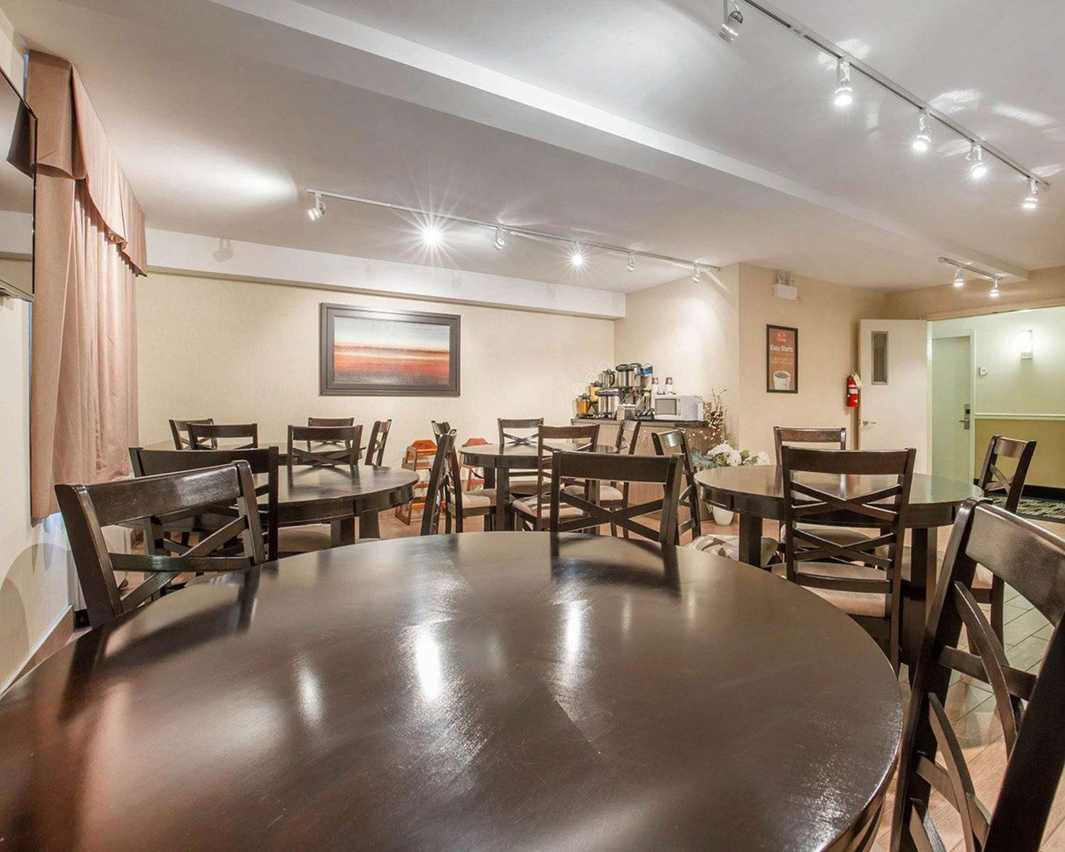 Econo Lodge Taber 18/26