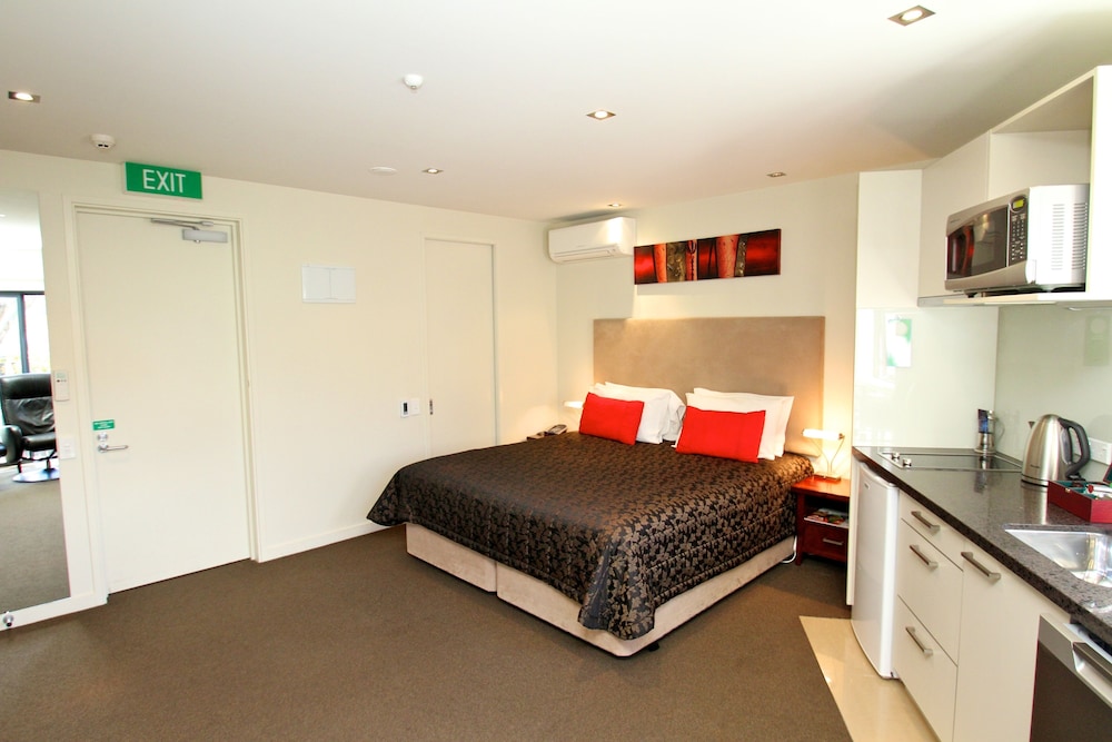 Delorenzo S Studio Apartments 24/72