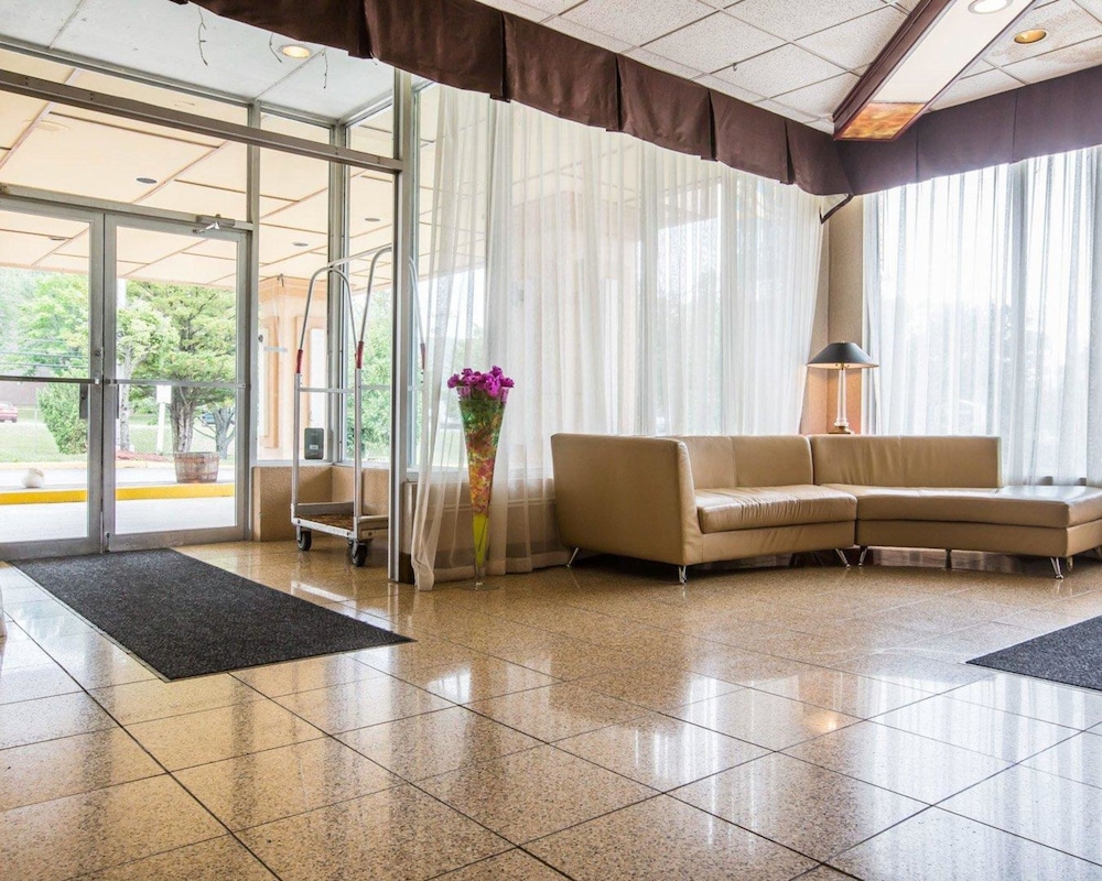 Quality Inn & Conference Center Brattleboro North 52/64