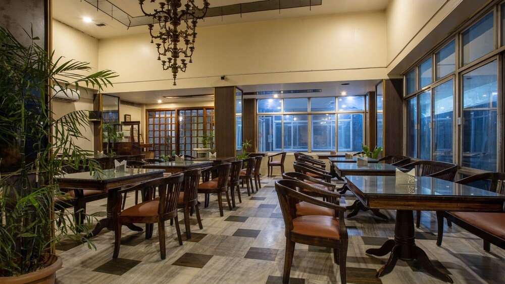 WOODLANDS HOTEL 49/50