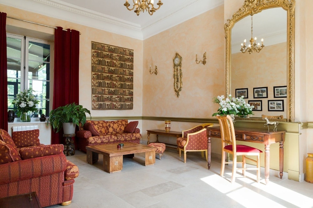 Hotel the Originals Domaine Des Thomeaux 36/50