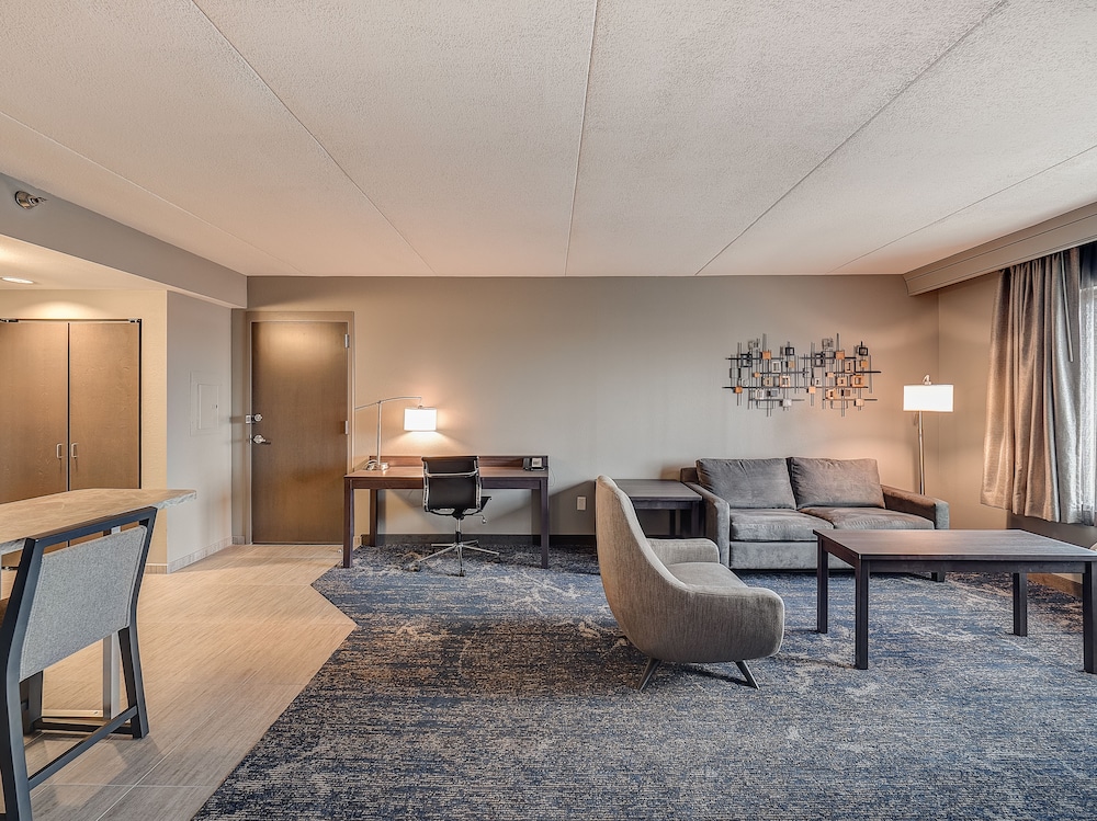 Doubletree By Hilton Bloomington 45/76