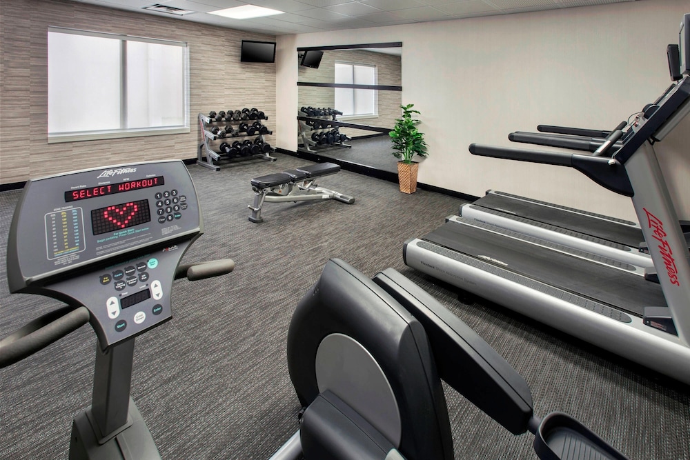 Courtyard By Marriott Newark Liberty International Airport 19/37