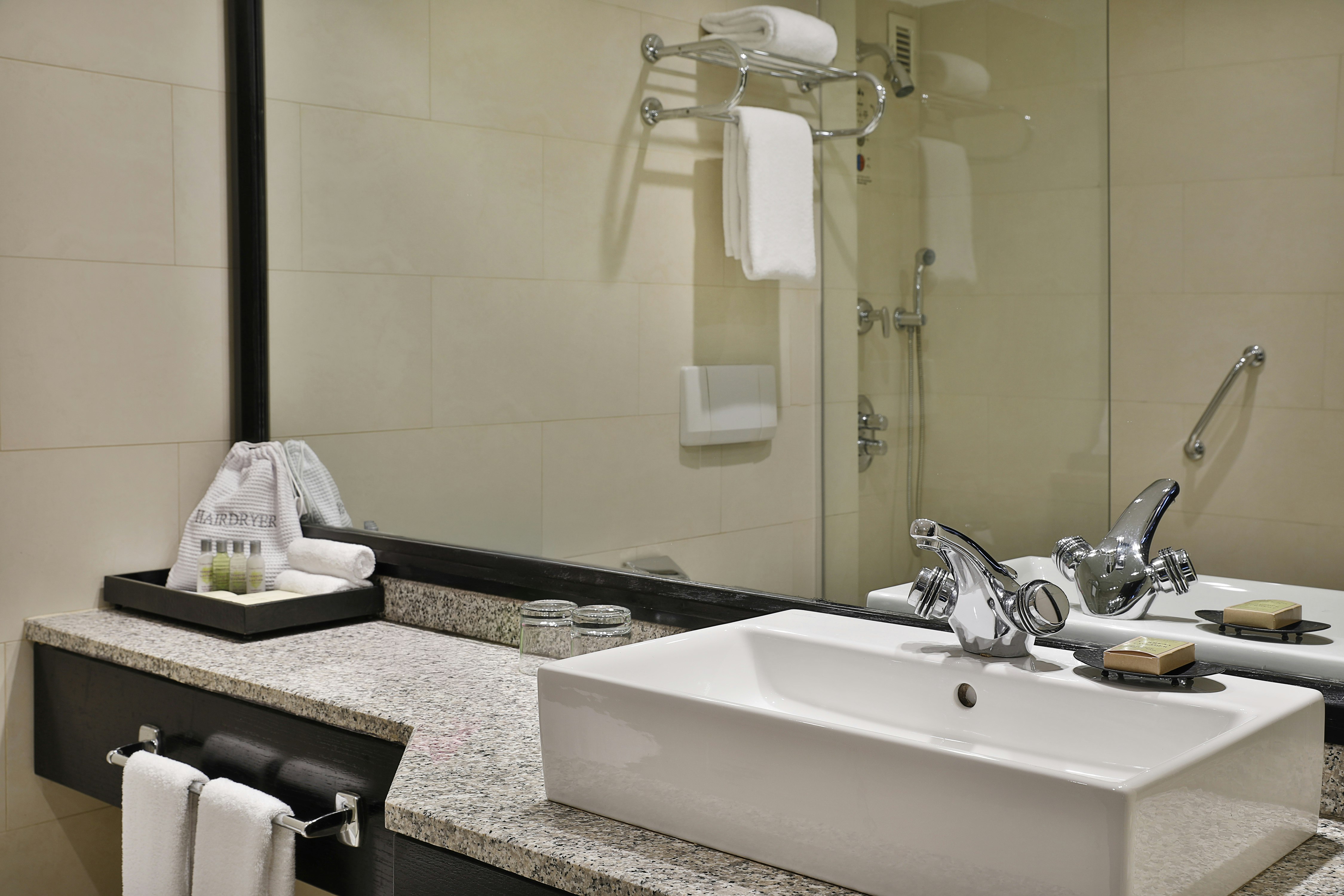 غرفة بسرير كينج لذوي الإعاقة، Hilton Cairo Heliopolis 5/5