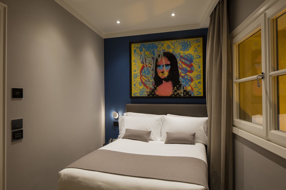 The Frame Hotel 9/46