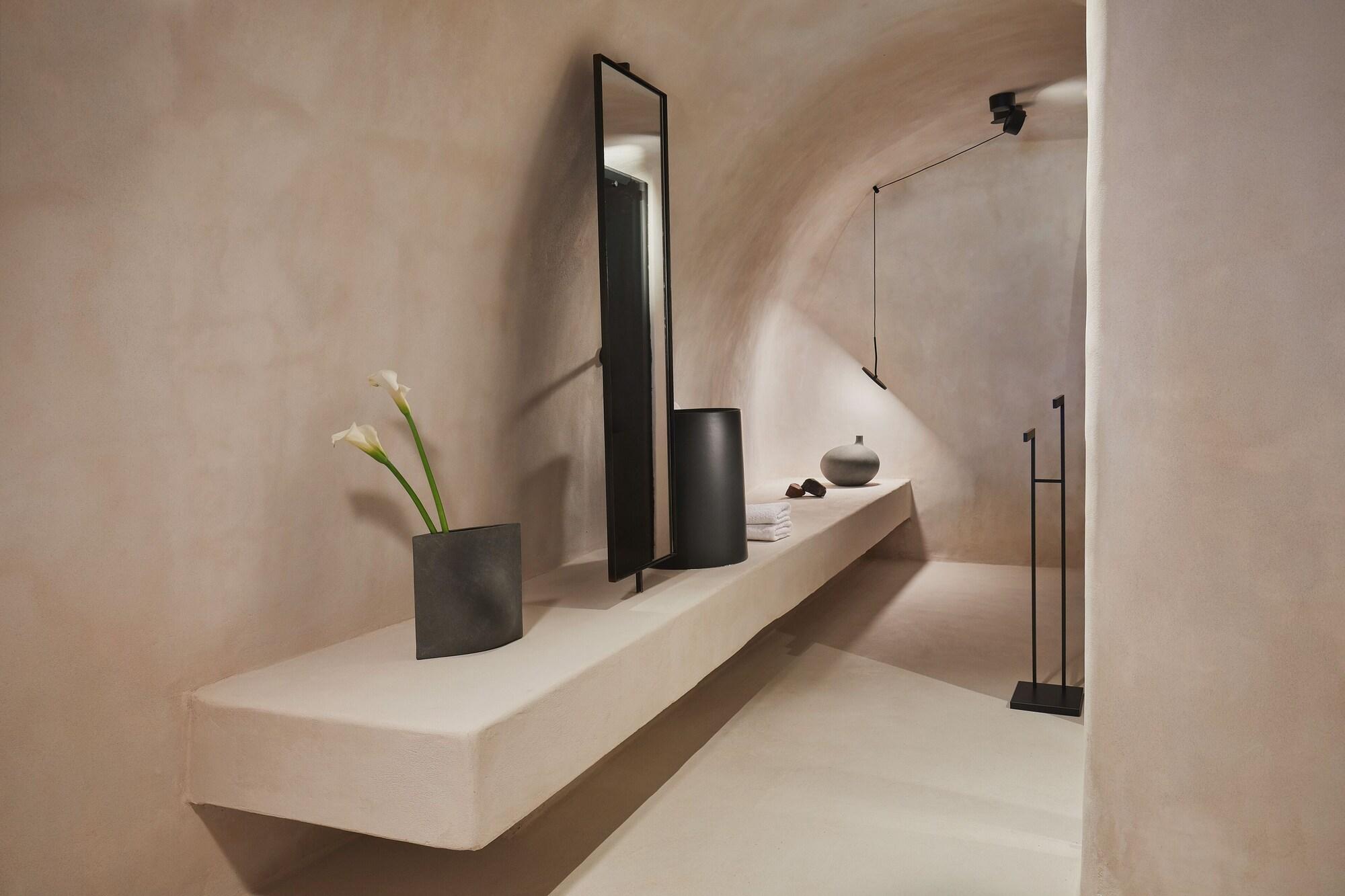 Cave, Suite, Caldera View, Jetted Tub 2/2
