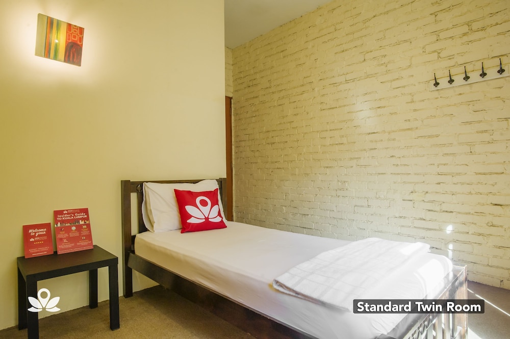 The Explorers Guesthouse and Hostel 19/60