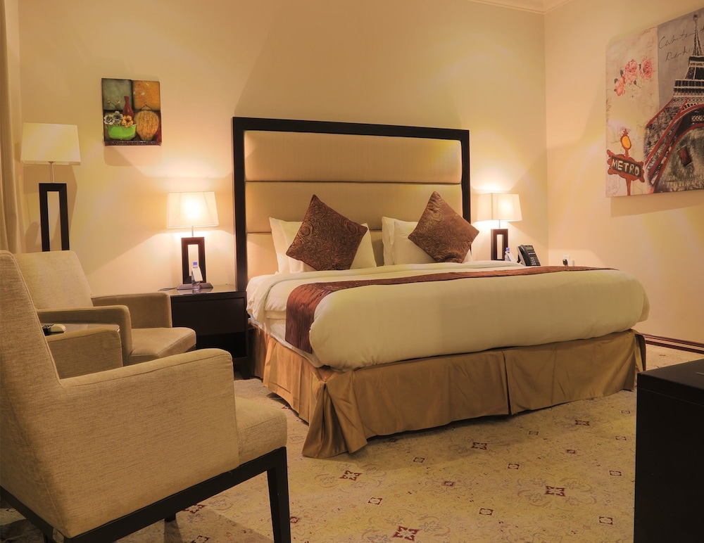 3 BEDROOMS, VILLA