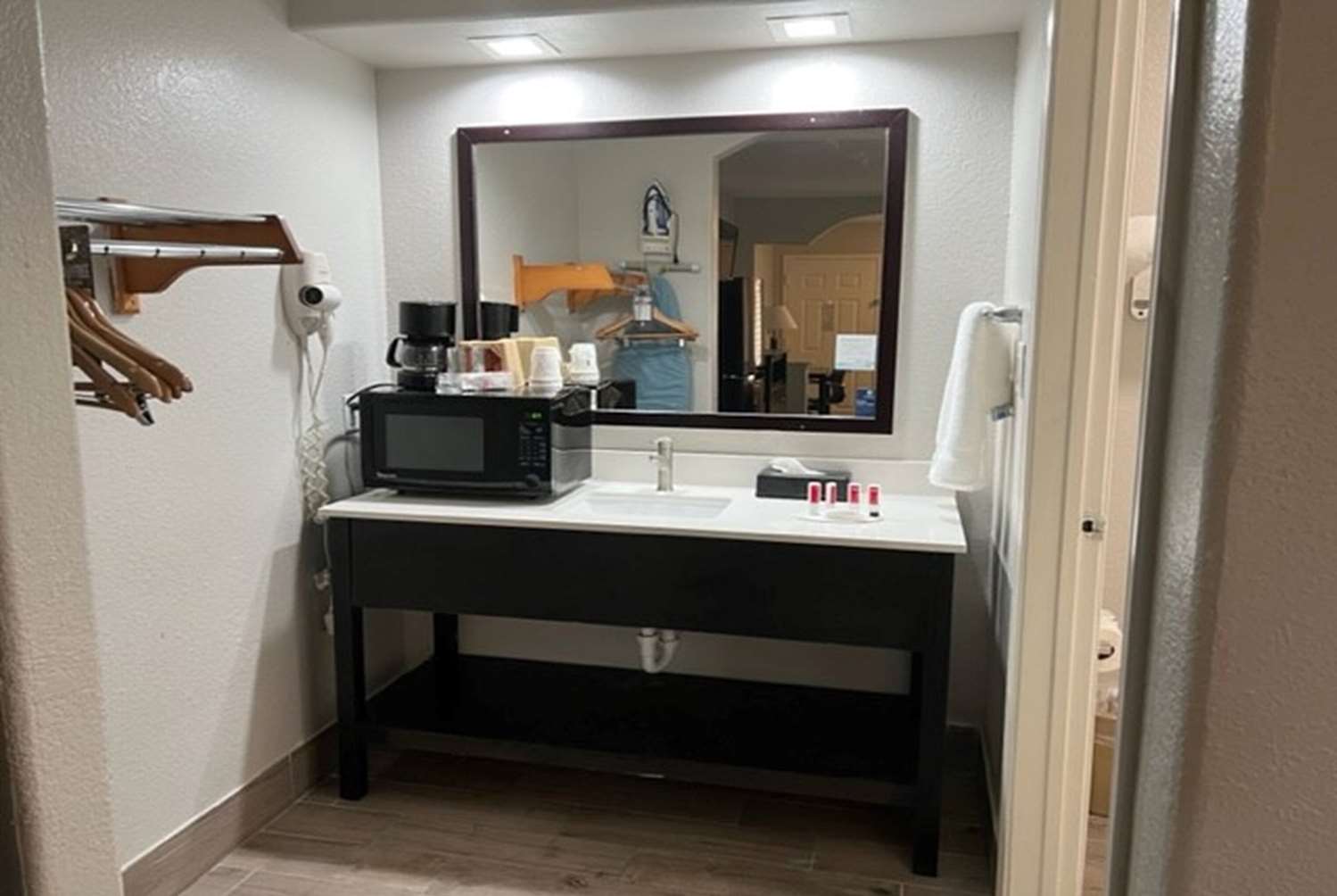 Super 8 by Wyndham Mont Belvieu/Baytown East 2/21