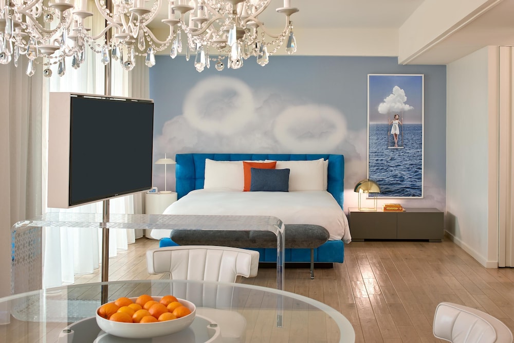 The Valorian Los Angeles, Curio Collection by Hilton 14/87