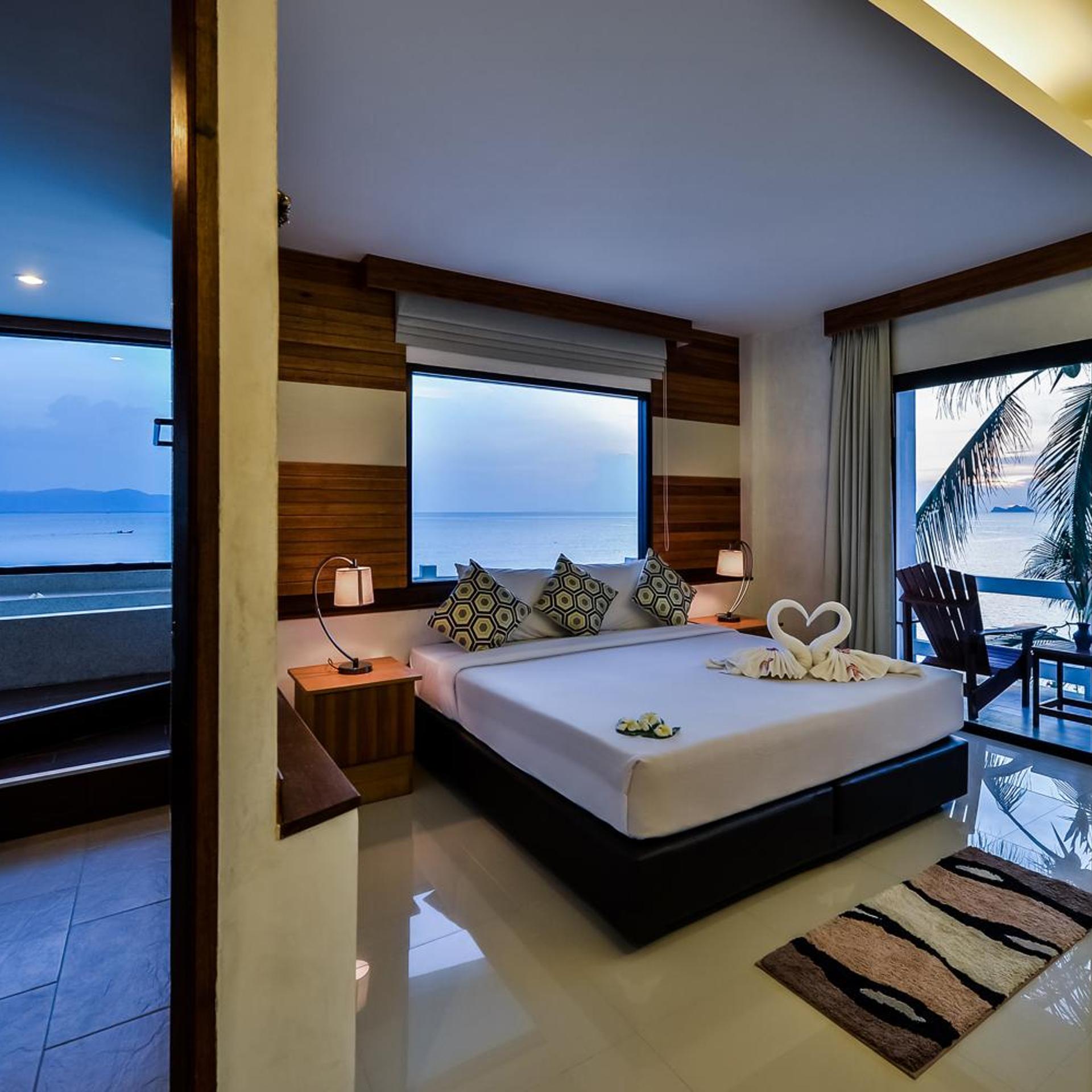 Deluxe, Beach Front