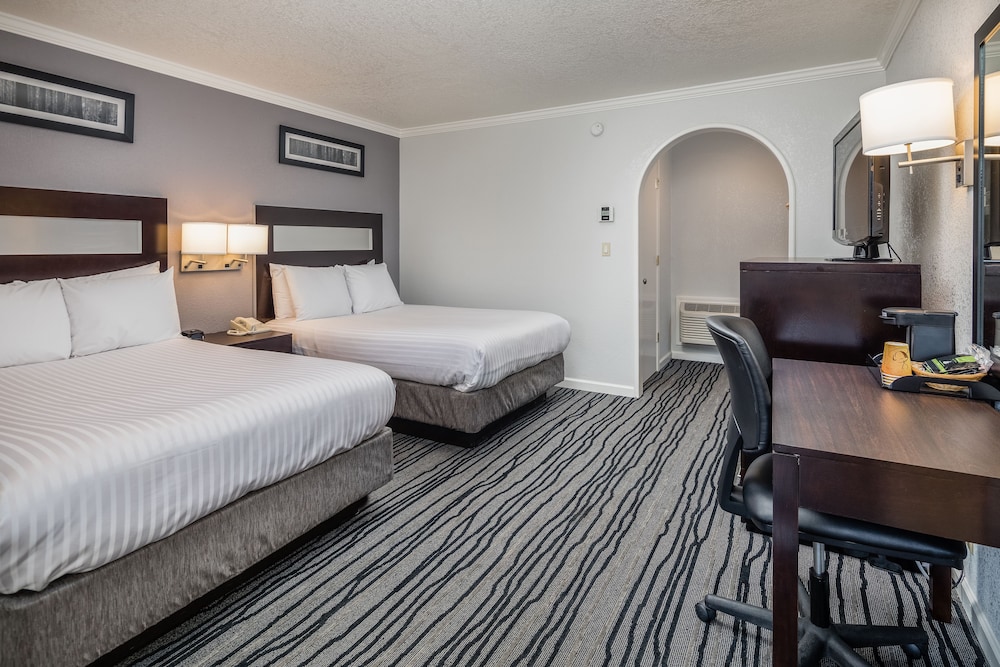 Redwood Creek Inn 6/25