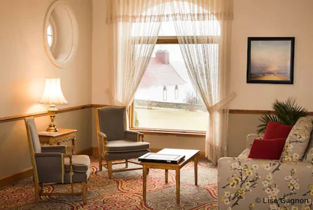 Tadoussac Hotel Seasonal Hotel 38/72