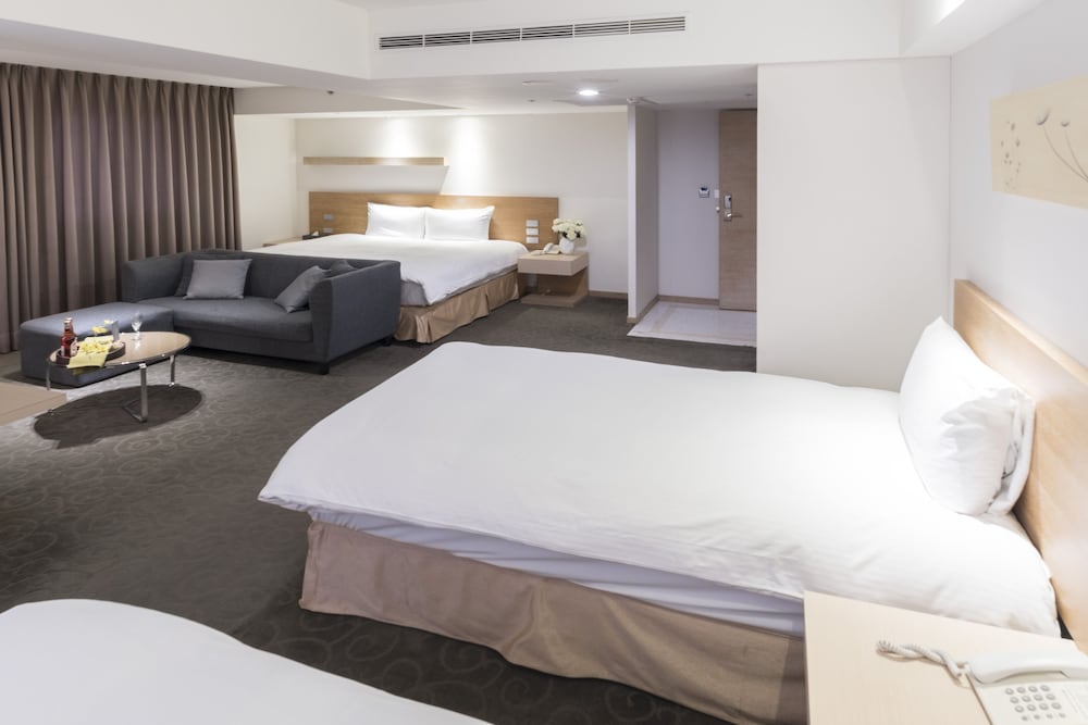 Beacon Hotel 33/69