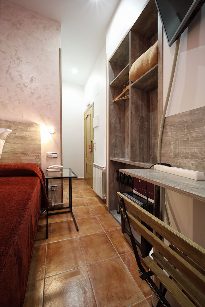 Hostal Las Fuentes 48/66