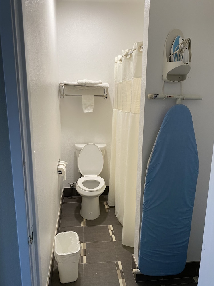 Guesthouse Inn Suites 18/63