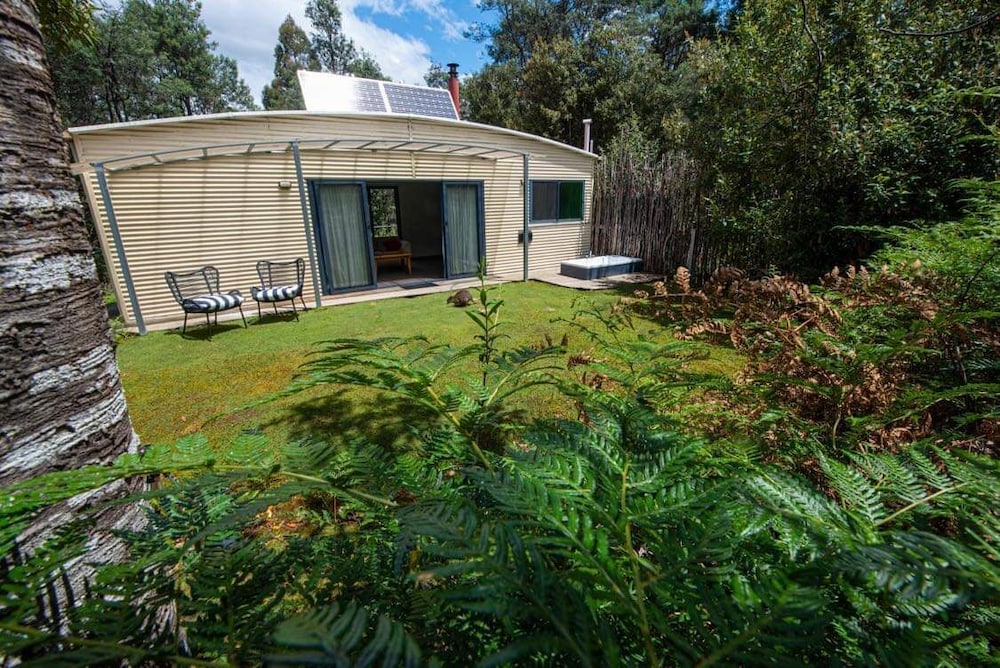 HUON BUSH RETREATS 48/50