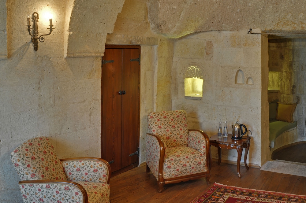 Dere Suites 35/50