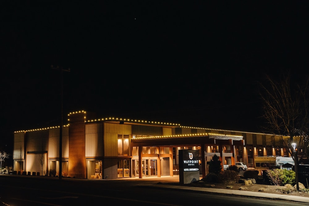 Waypoint Hotel 2/62