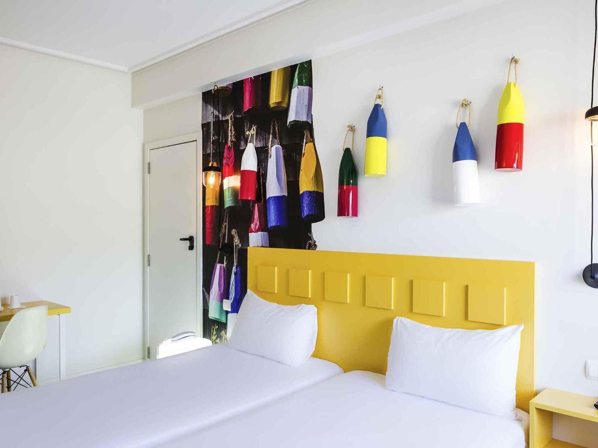 Room, Single Bed