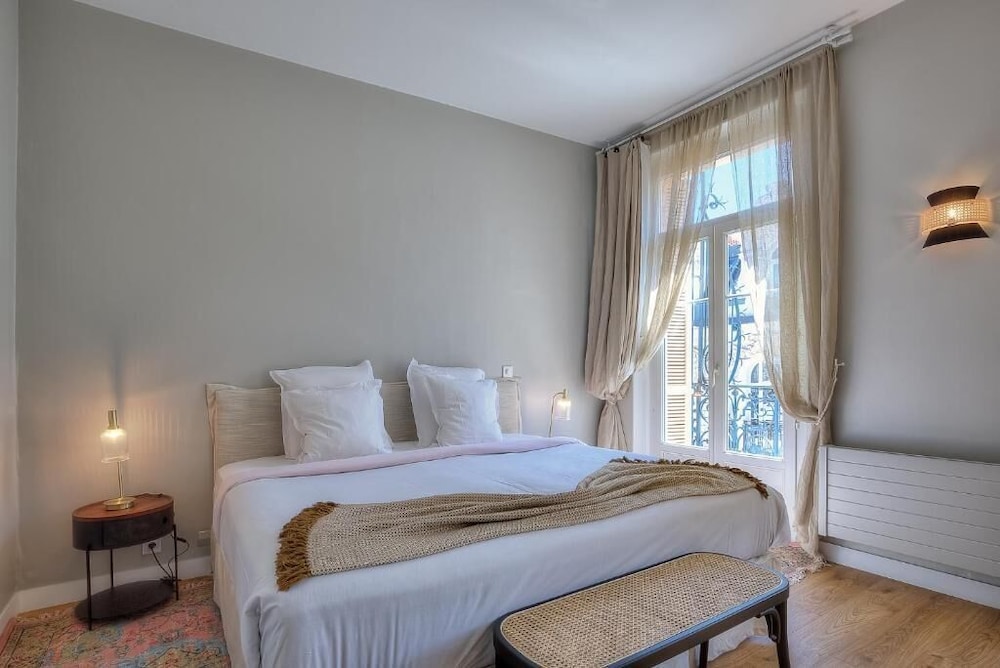 EXECUTIVE, APARTMENT