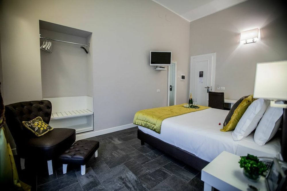 Chic Town Luxury Rooms 17/69