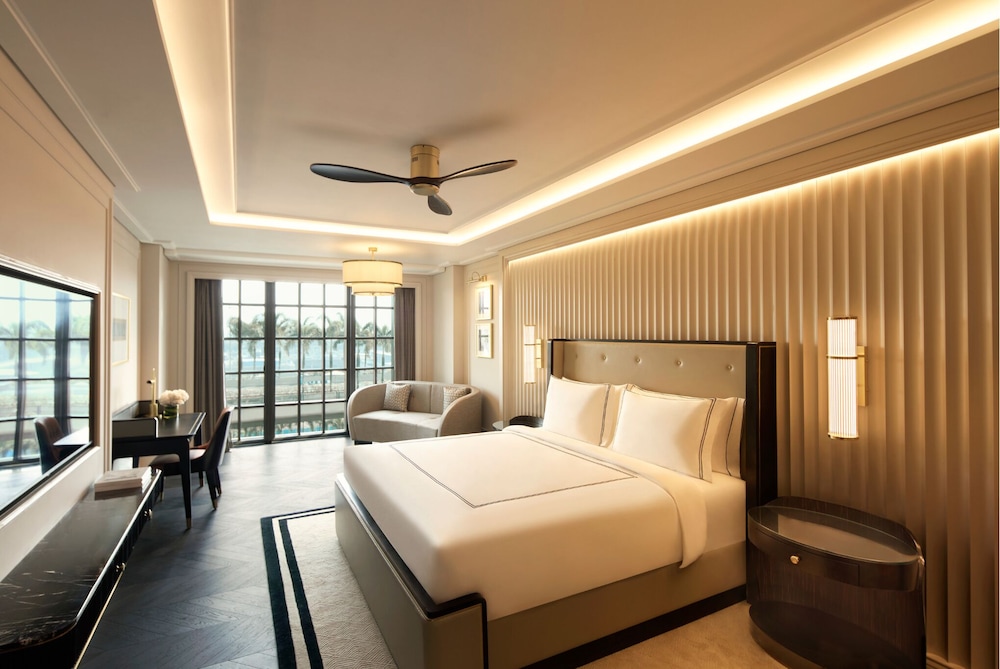 Fairmont, King Bed, Pool View