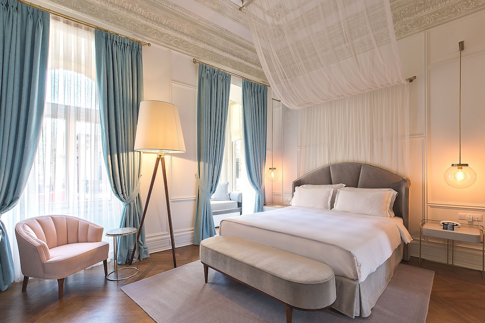 Mr. Cas Hotels 32/67