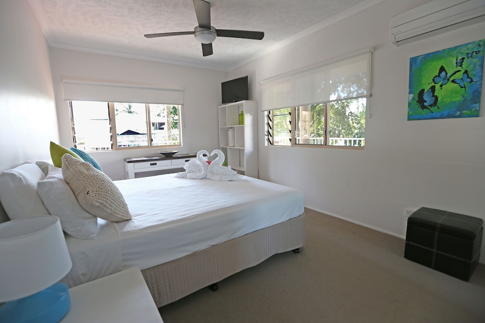 CAIRNS BEACH RESORT 10/49