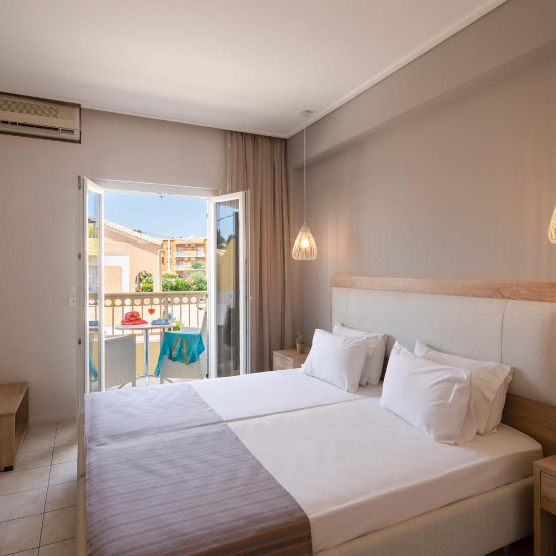Rossis Beach Hotel 18/58