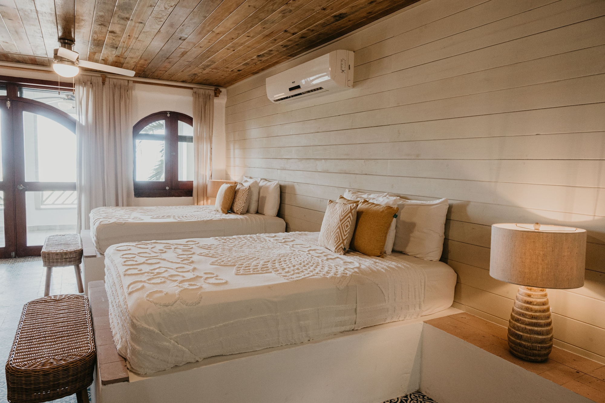 DELUXE, 2 QUEEN BEDS, SEA VIEW